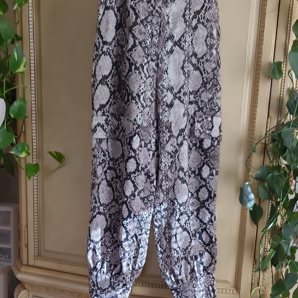 Express Black and Gray Ankle Pants with Bold Pattern